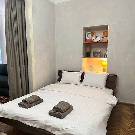 Art Apartment On Kylisha Str Lviv Exterior photo