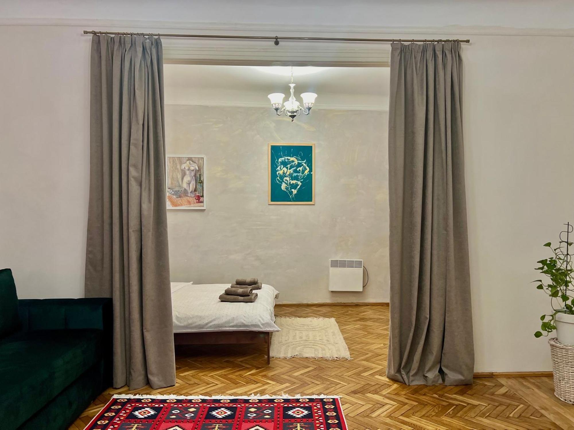 Art Apartment On Kylisha Str Lviv Exterior photo