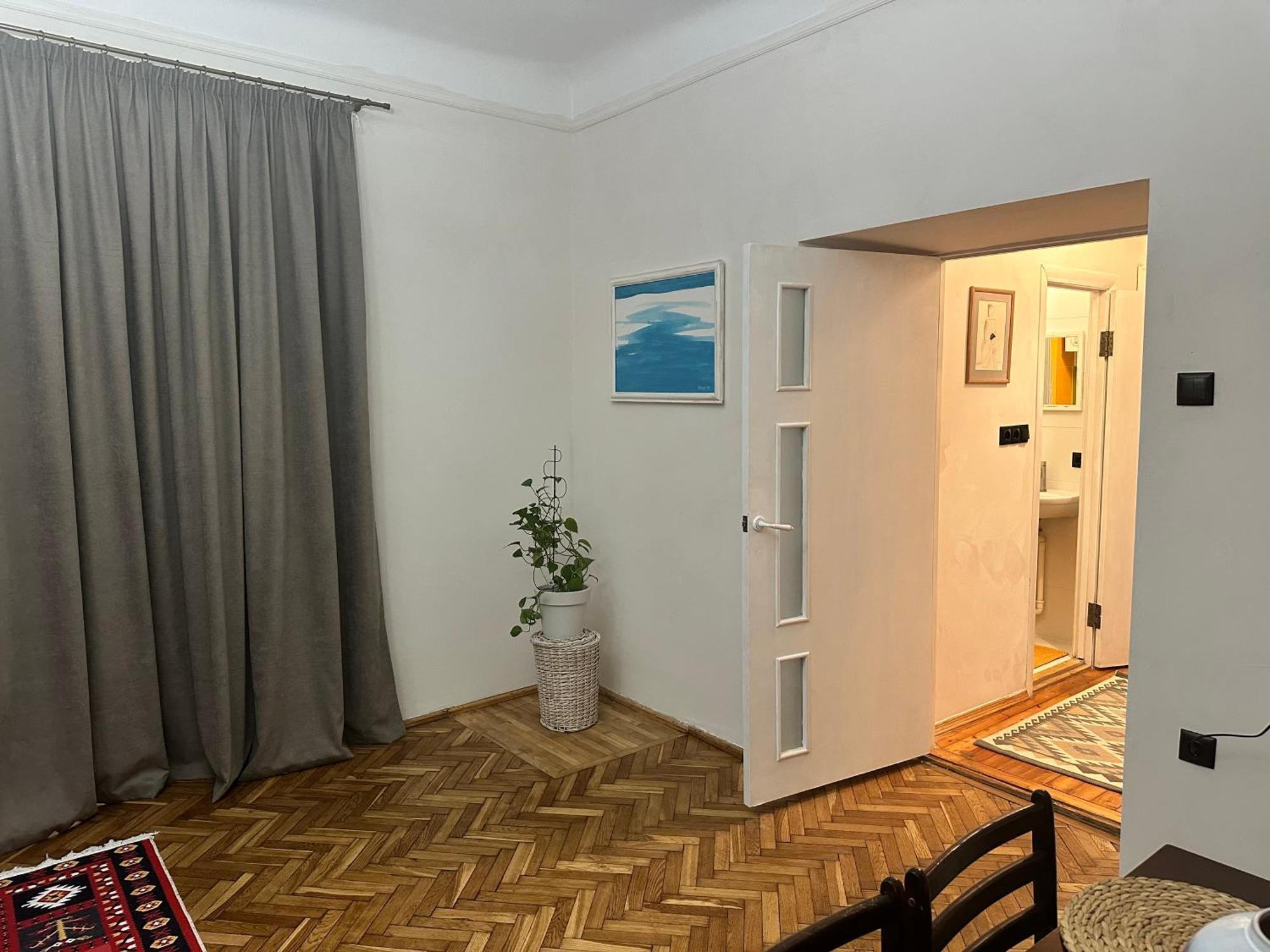 Art Apartment On Kylisha Str Lviv Exterior photo