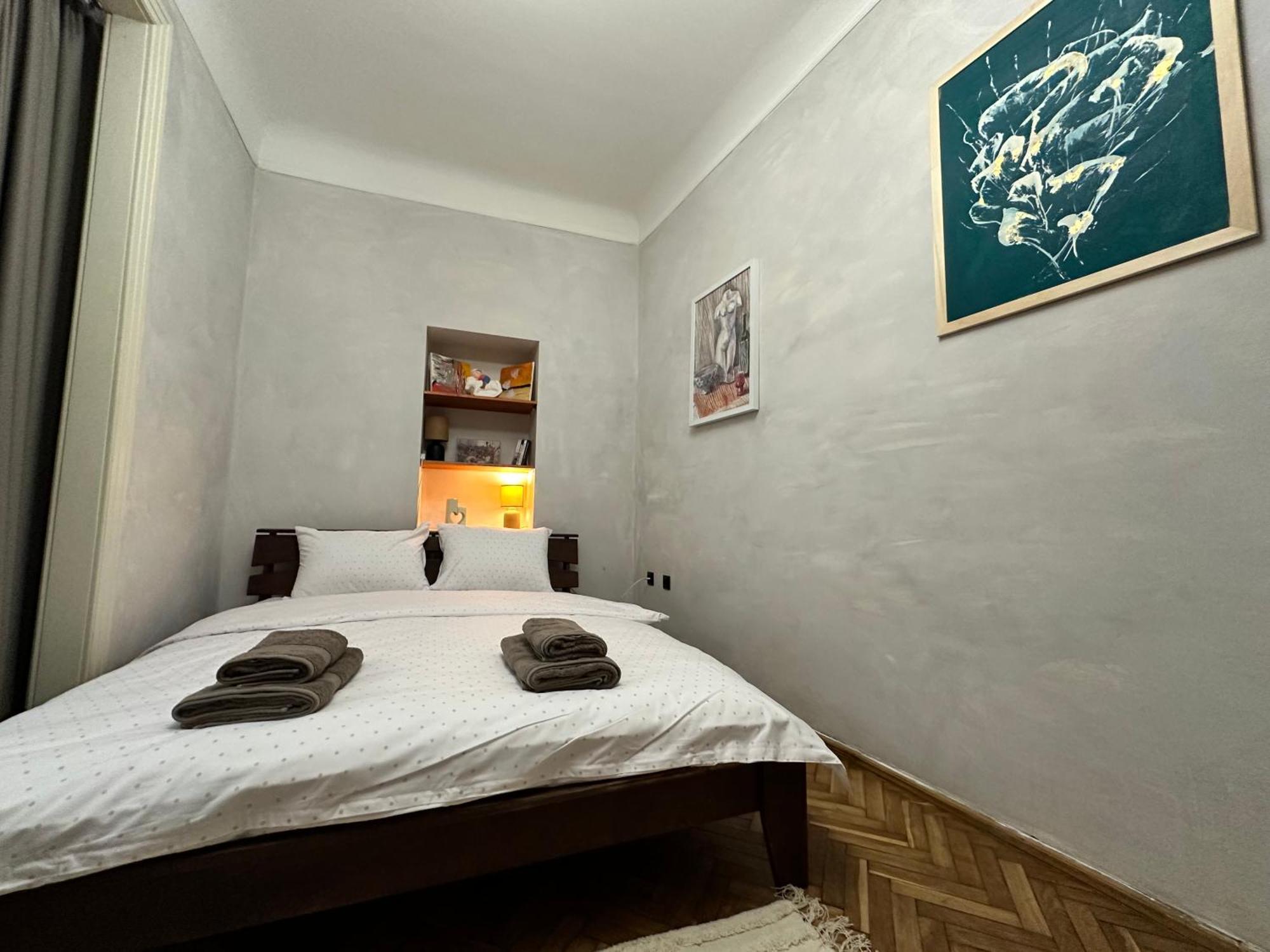 Art Apartment On Kylisha Str Lviv Exterior photo